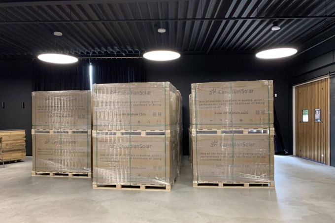 E-installatie t.b.v. zonnepanelen bij WebNL in Stellendam