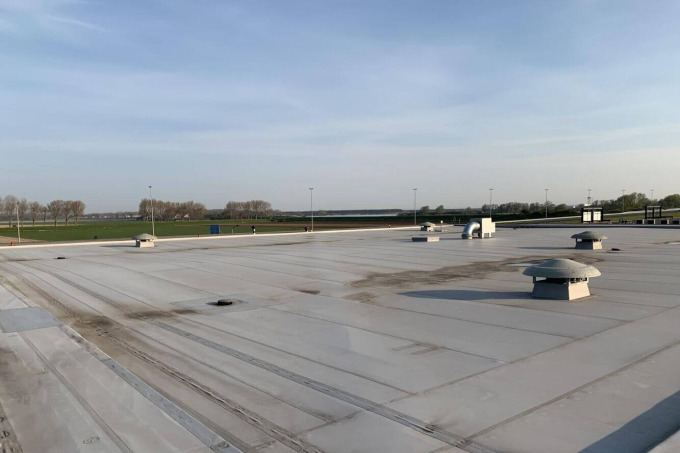 E-installatie t.b.v. zonnepanelen bij WebNL in Stellendam