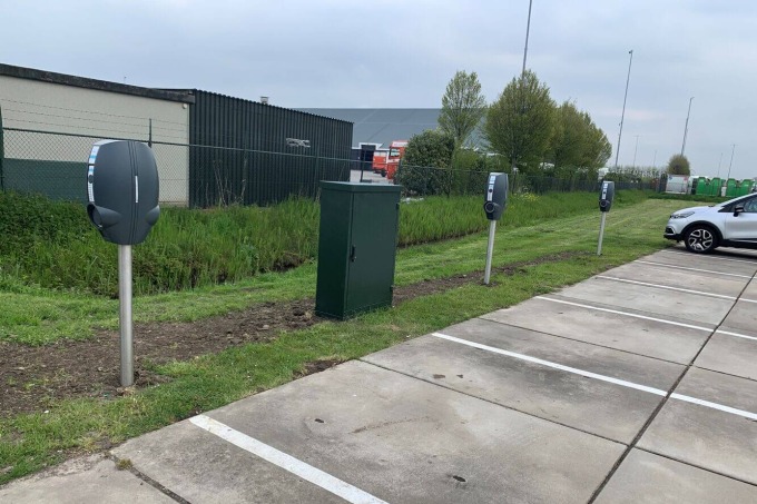 Vijf nieuwe laadstations bij Van Iperen
