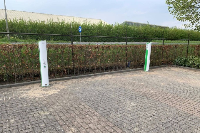 Vijf nieuwe laadstations bij Van Iperen